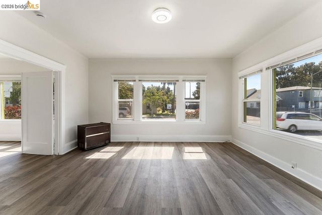 646 42nd St, Oakland, CA 94609