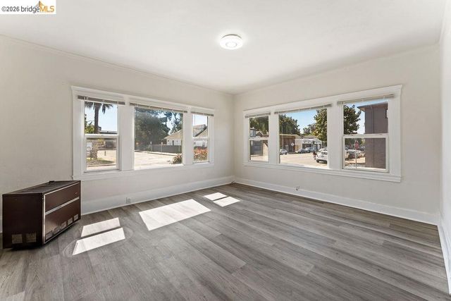 646 42nd St, Oakland, CA 94609