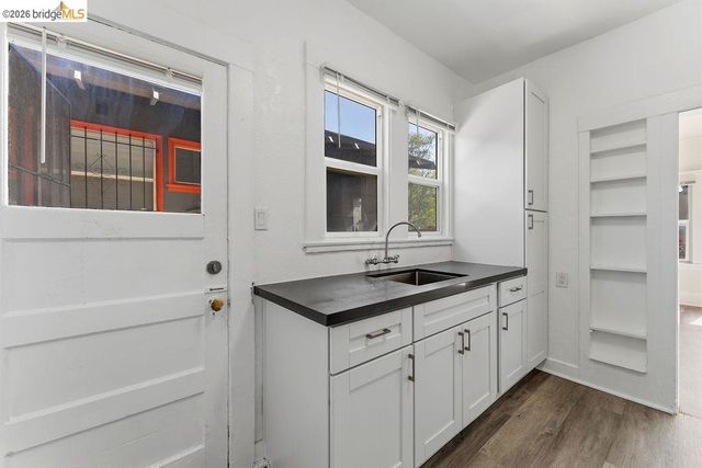 646 42nd St, Oakland, CA 94609