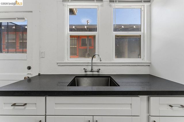 646 42nd St, Oakland, CA 94609