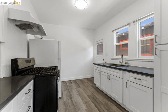646 42nd St, Oakland, CA 94609
