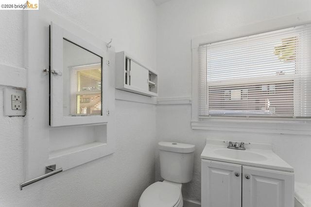 646 42nd St, Oakland, CA 94609