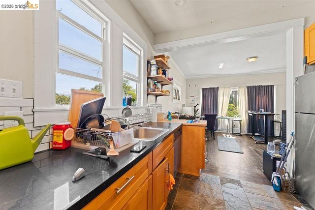 646 42nd St, Oakland, CA 94609