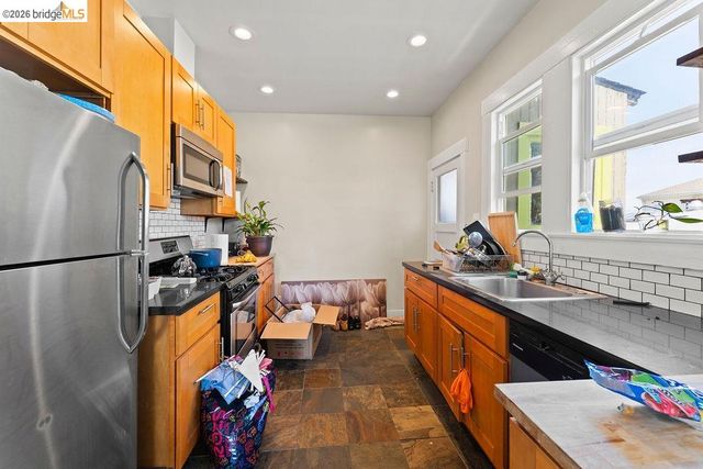 646 42nd St, Oakland, CA 94609
