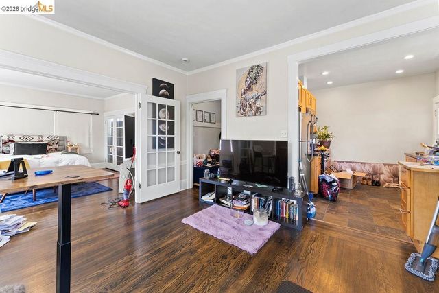 646 42nd St, Oakland, CA 94609
