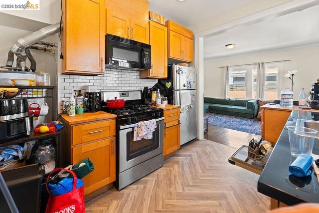 646 42nd St, Oakland, CA 94609