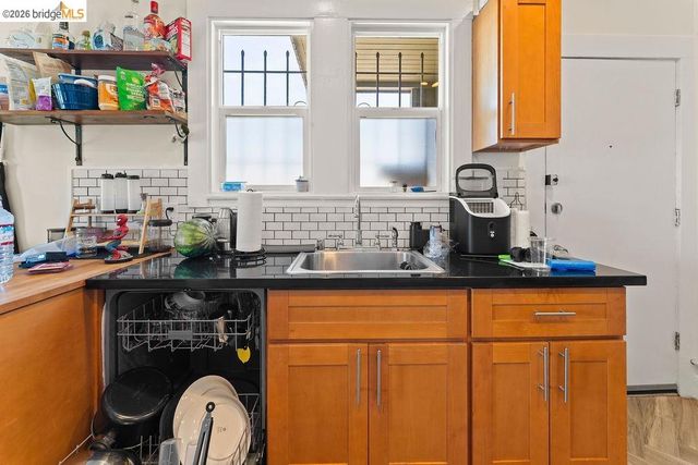 646 42nd St, Oakland, CA 94609