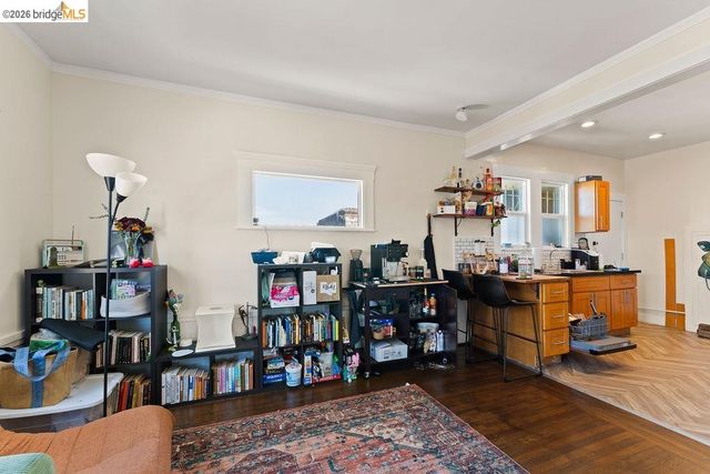 646 42nd St, Oakland, CA 94609