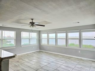 4606 Warren Way, Hitchcock, TX 77563