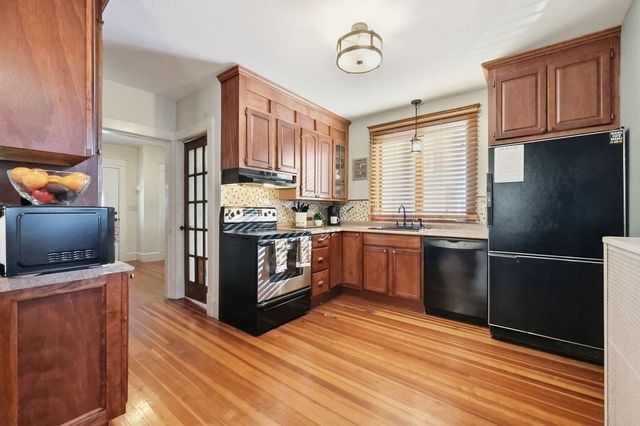 86 Belvidere St, Springfield, MA 01108