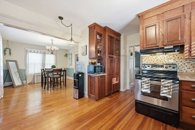 86 Belvidere St, Springfield, MA 01108