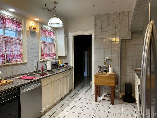 402 N 16th Street, Muskogee, OK 74401