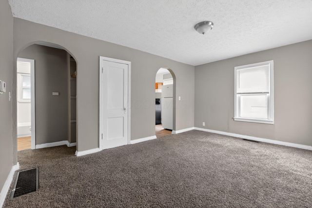 911 Clarendon Avenue, Columbus, OH 43223