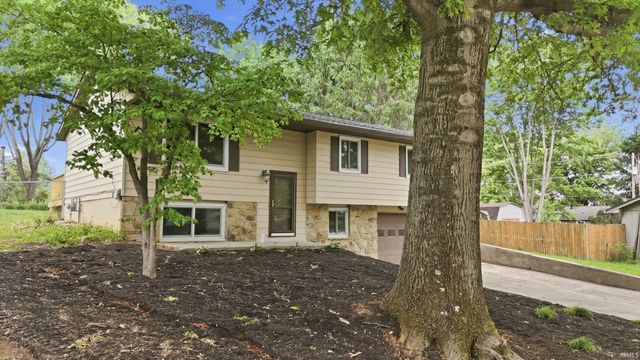 110 S Pine Cone Court, Ellettsville, IN 47429