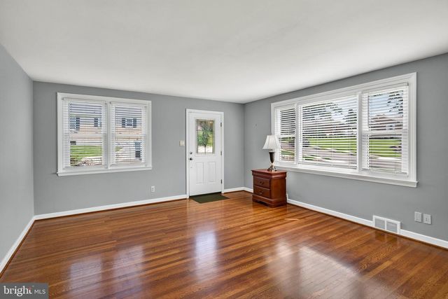2741 HILLVIEW RD, Broomall, PA 19008