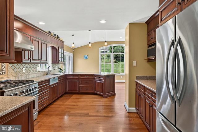 2741 HILLVIEW RD, Broomall, PA 19008