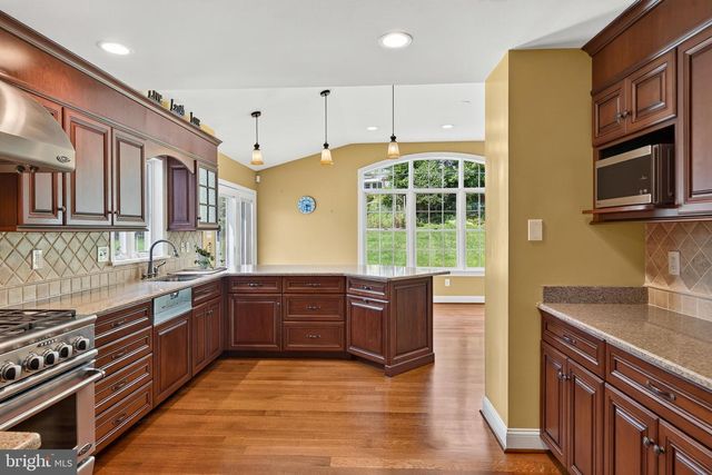 2741 HILLVIEW RD, Broomall, PA 19008