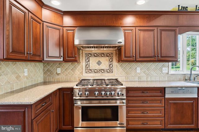 2741 HILLVIEW RD, Broomall, PA 19008