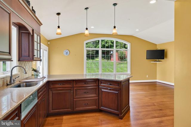 2741 HILLVIEW RD, Broomall, PA 19008