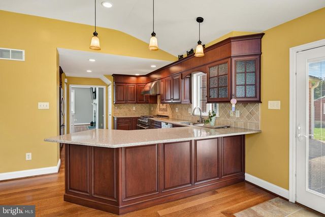 2741 HILLVIEW RD, Broomall, PA 19008