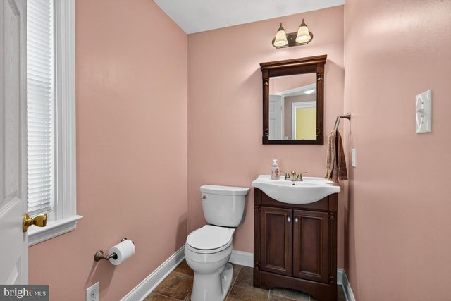 2741 HILLVIEW RD, Broomall, PA 19008