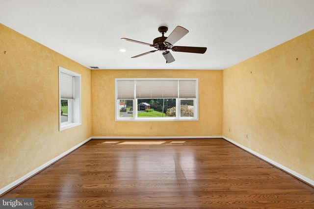 2741 HILLVIEW RD, Broomall, PA 19008