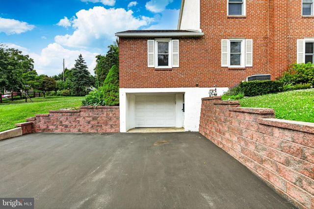 2741 HILLVIEW RD, Broomall, PA 19008