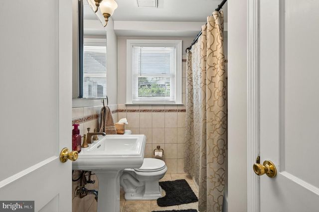 2741 HILLVIEW RD, Broomall, PA 19008