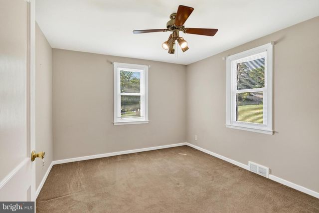 2741 HILLVIEW RD, Broomall, PA 19008