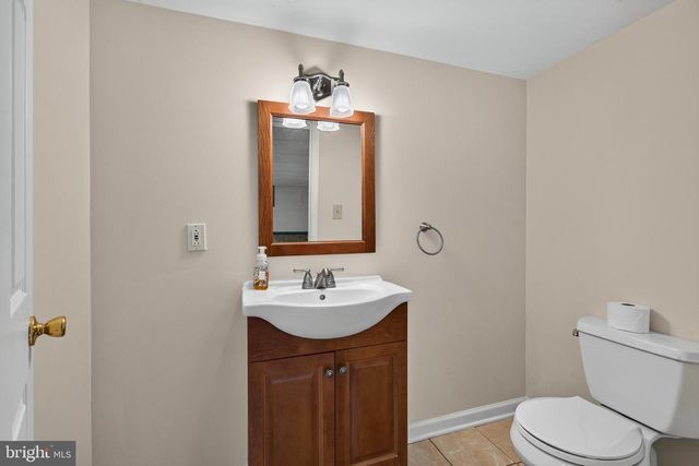 2741 HILLVIEW RD, Broomall, PA 19008