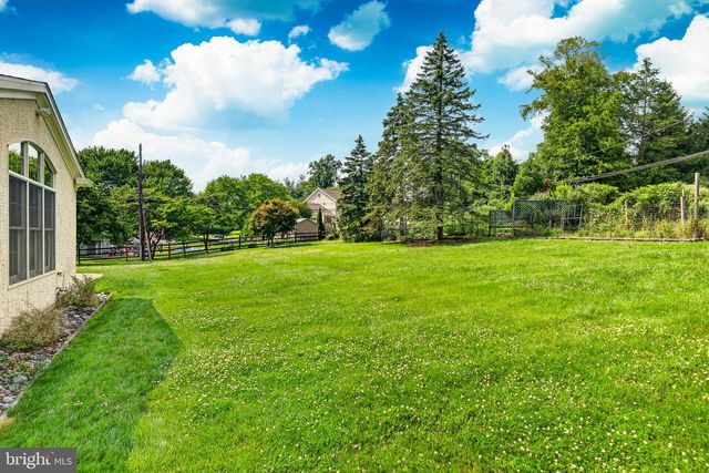2741 HILLVIEW RD, Broomall, PA 19008