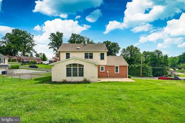 2741 HILLVIEW RD, Broomall, PA 19008