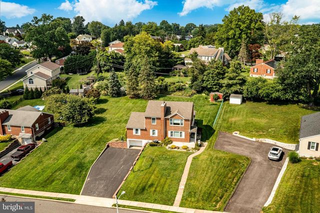 2741 HILLVIEW RD, Broomall, PA 19008