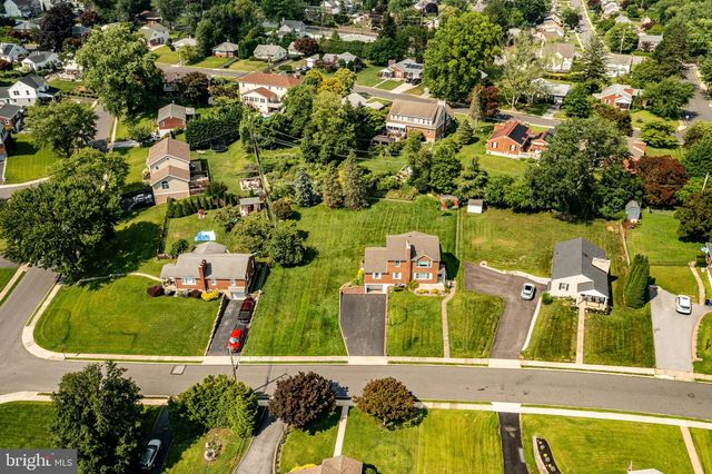 2741 HILLVIEW RD, Broomall, PA 19008