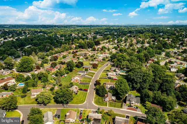 2741 HILLVIEW RD, Broomall, PA 19008
