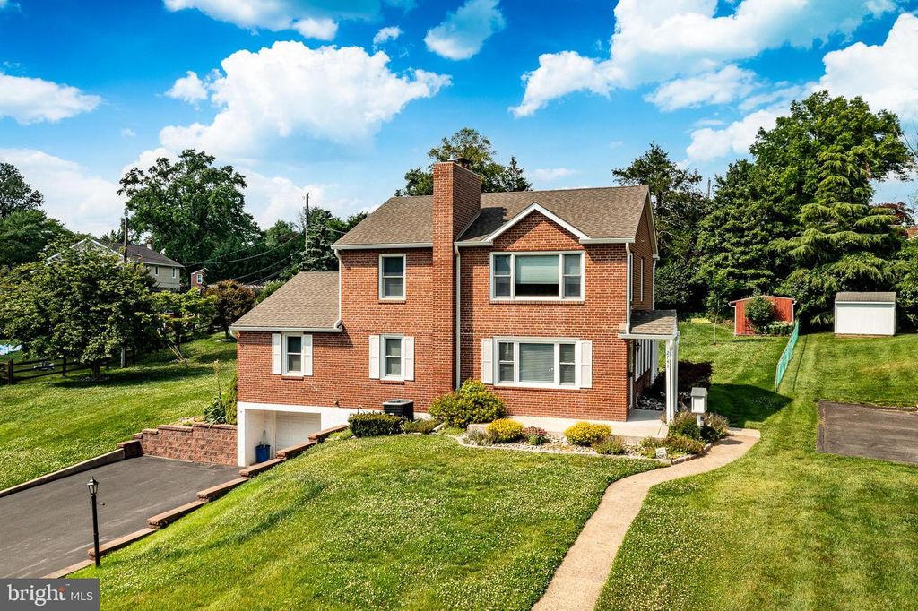 2741 HILLVIEW RD, Broomall, PA 19008