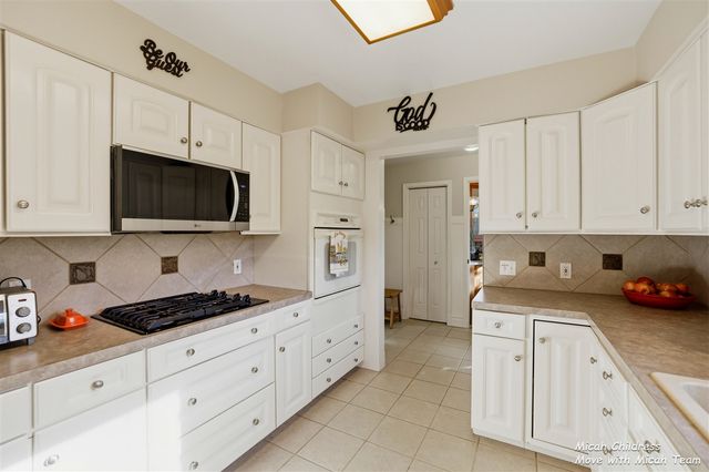 3879 Basswood Drive, Grandville, MI 49418