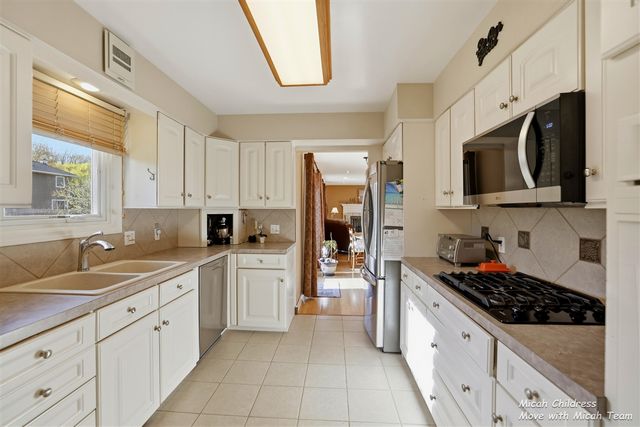 3879 Basswood Drive, Grandville, MI 49418