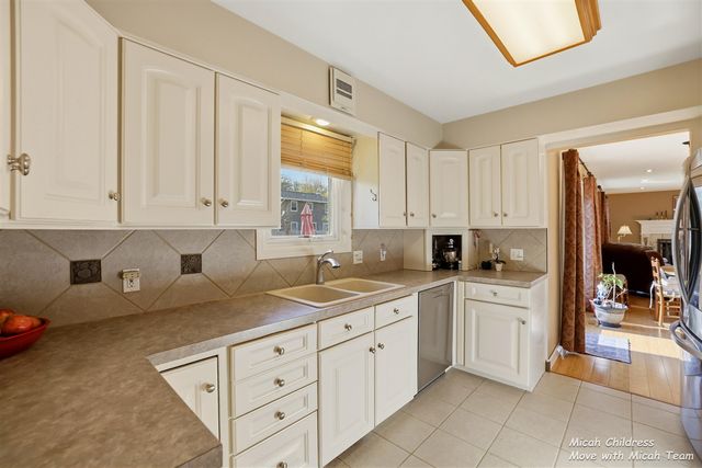 3879 Basswood Drive, Grandville, MI 49418