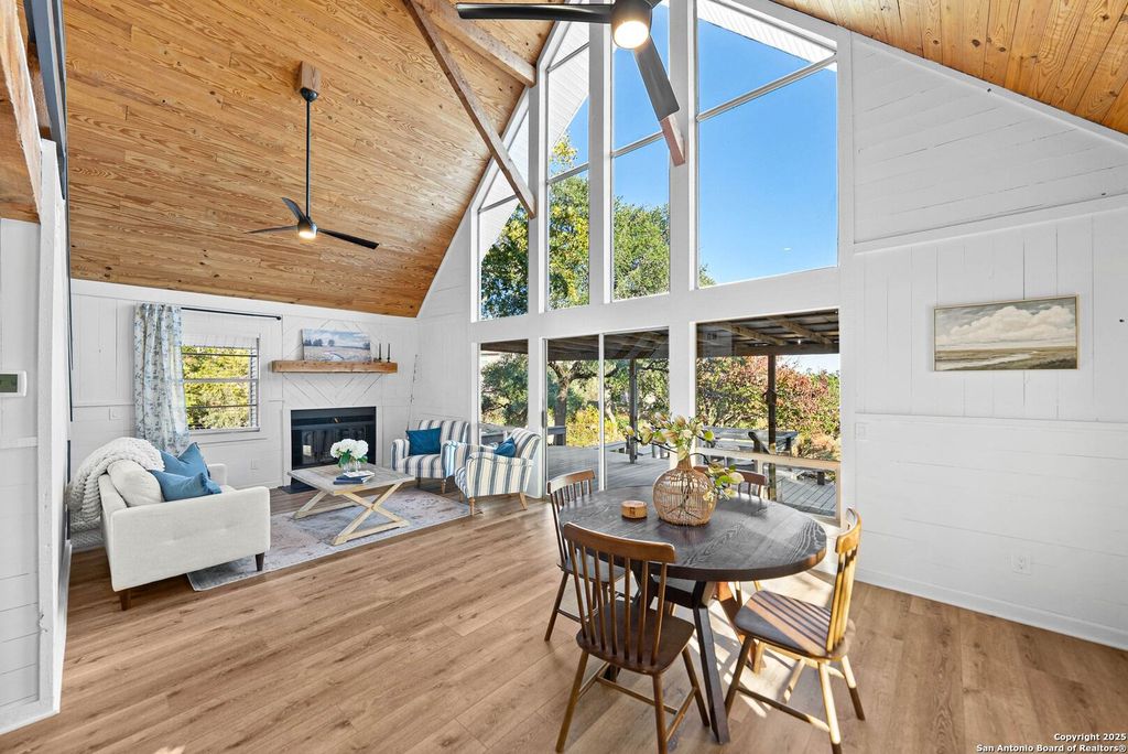 884 Lakebreeze, Canyon Lake, TX 78133