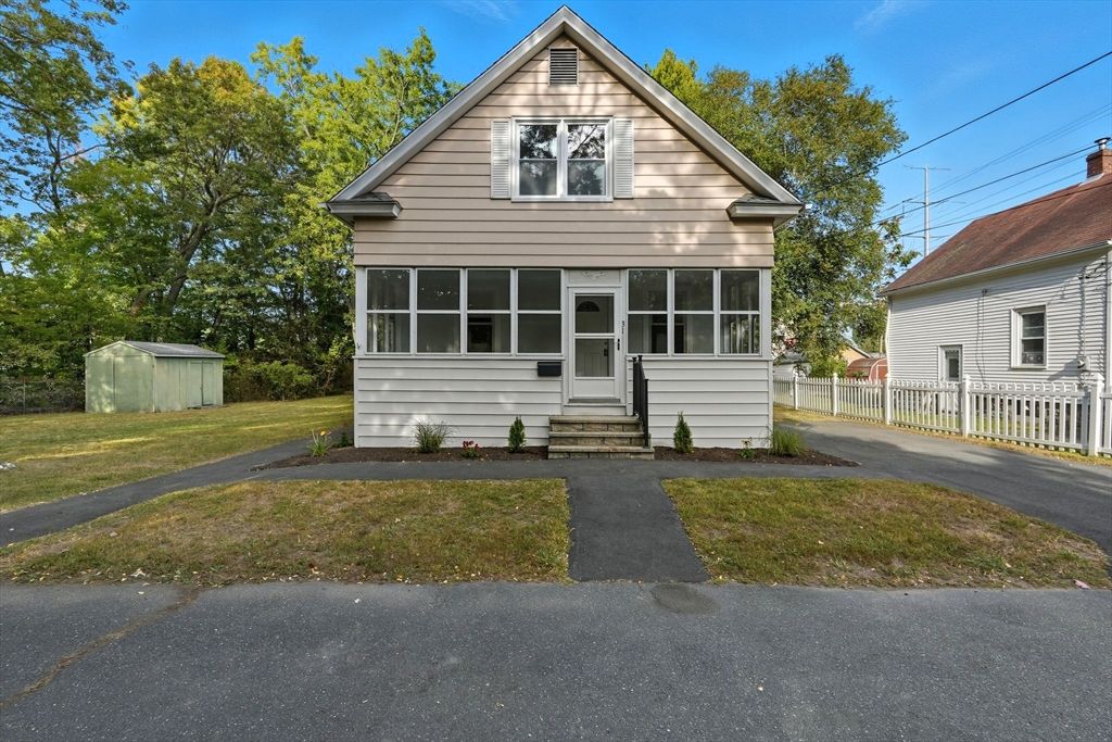 31 Sophia St, Chicopee, MA 01020