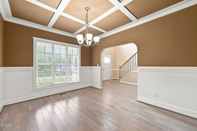 30 Banbury Road W, Zebulon, NC 27597
