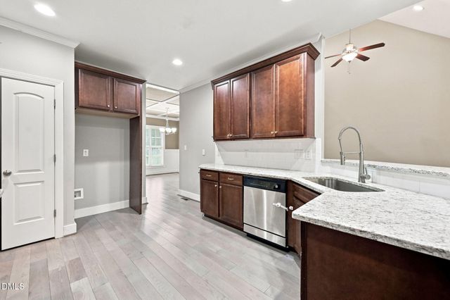 30 Banbury Road W, Zebulon, NC 27597