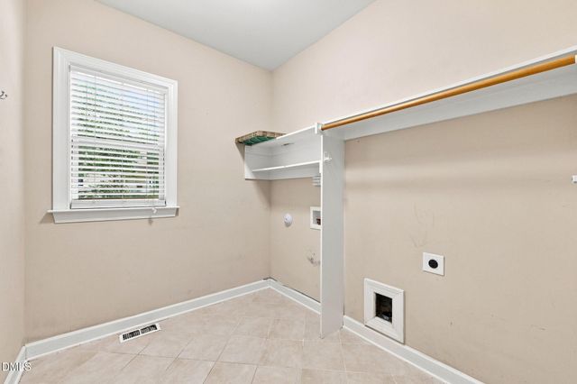 30 Banbury Road W, Zebulon, NC 27597