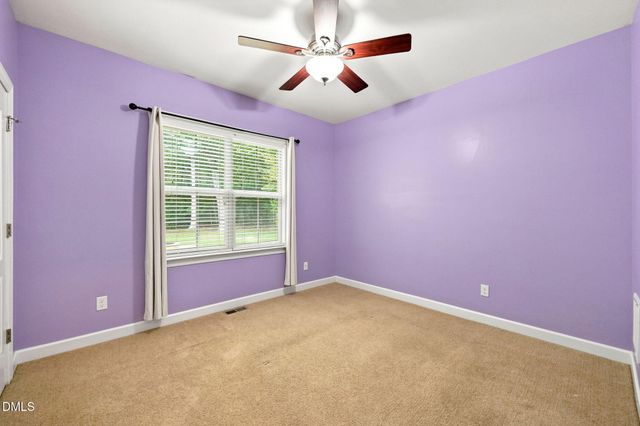 30 Banbury Road W, Zebulon, NC 27597