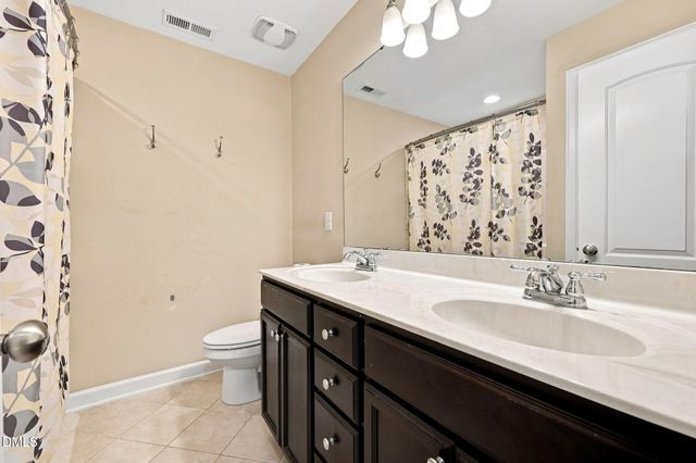 30 Banbury Road W, Zebulon, NC 27597