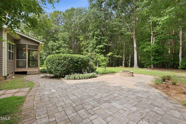 30 Banbury Road W, Zebulon, NC 27597
