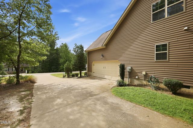 30 Banbury Road W, Zebulon, NC 27597