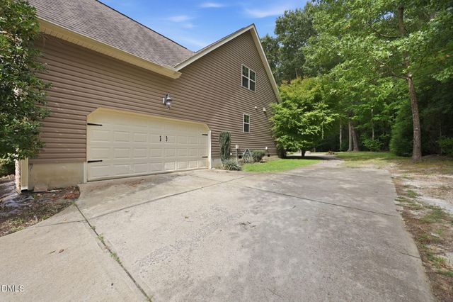 30 Banbury Road W, Zebulon, NC 27597