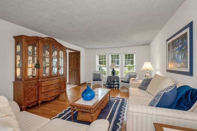 6 Murphy Circle, Framingham, MA 01701